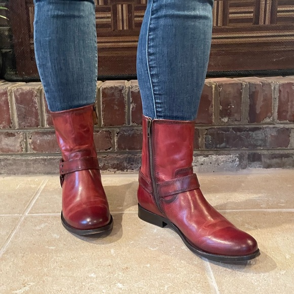 Like new. Frye Leather Boots Harness Moto style. Side zip reddish brown.Size 7.5 - Picture 5 of 5